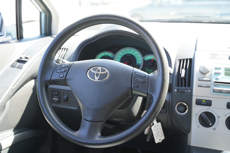 Toyota Corolla Verso 1,8 Terra 7prs 5d