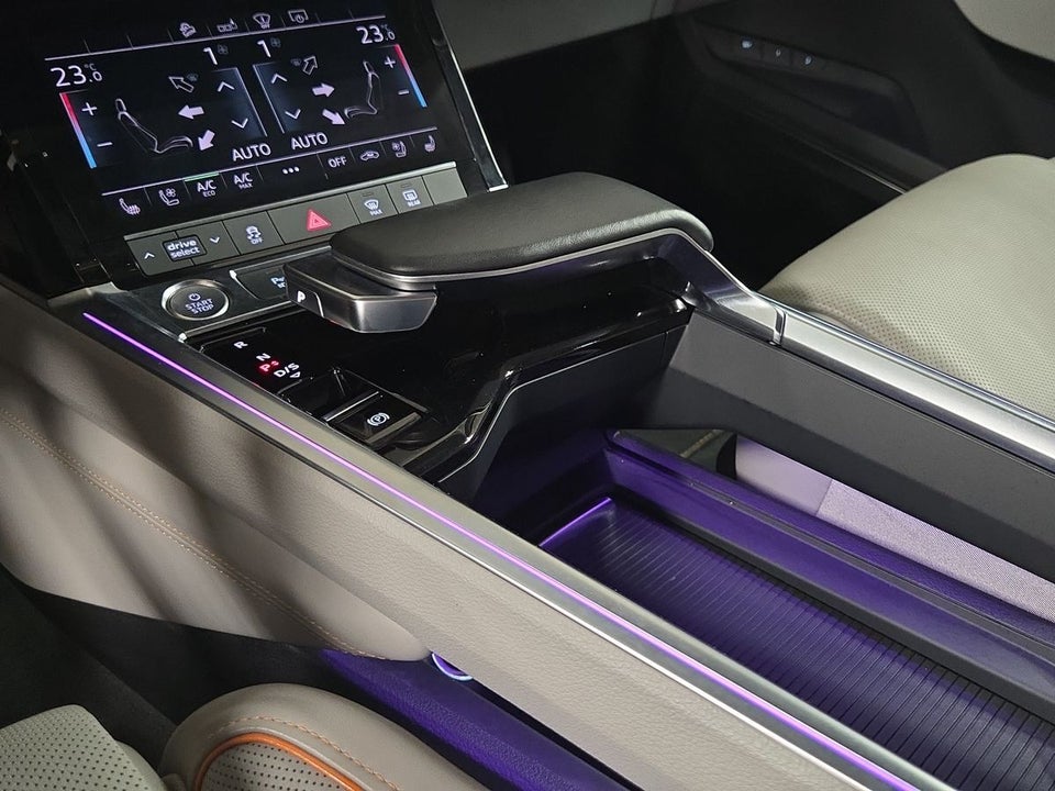 Audi e-tron 55 quattro 5d