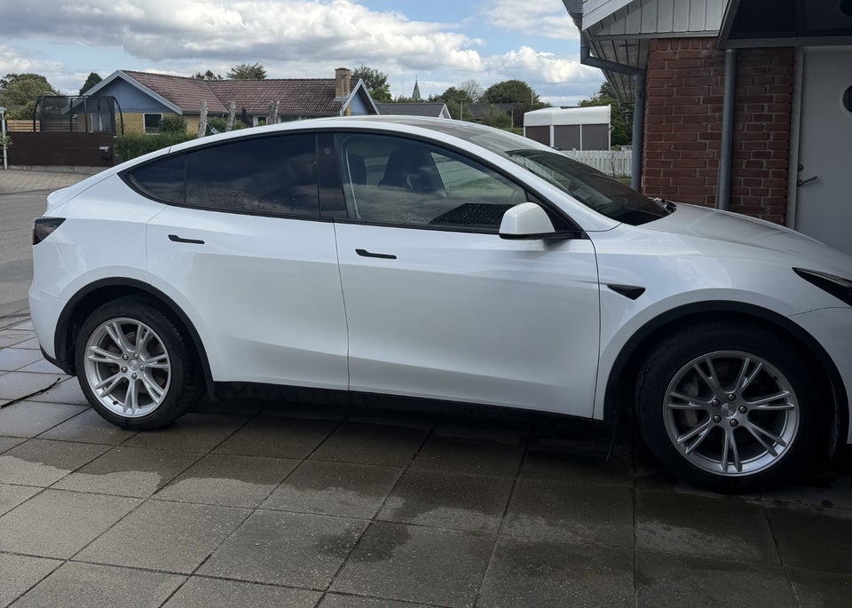 Tesla Model Y Long Range AWD 5d