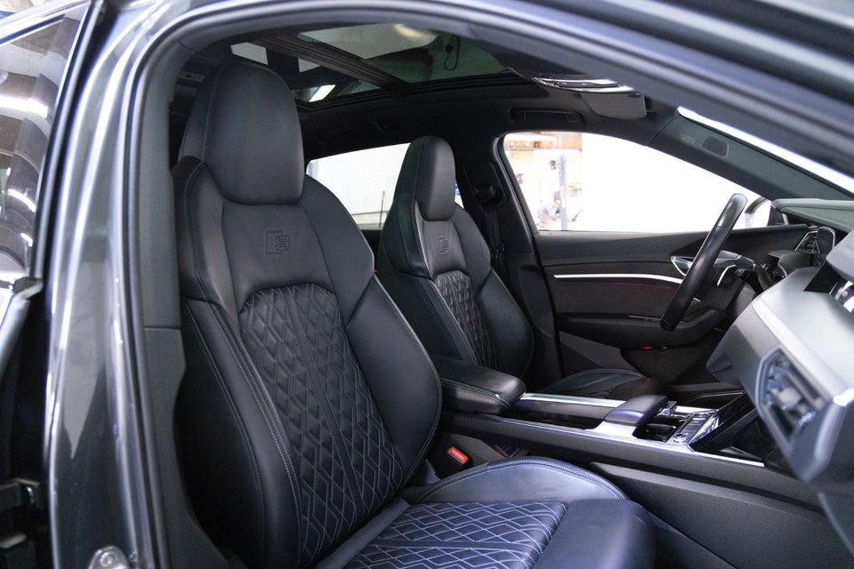 Audi e-tron 55 S-line quattro 5d