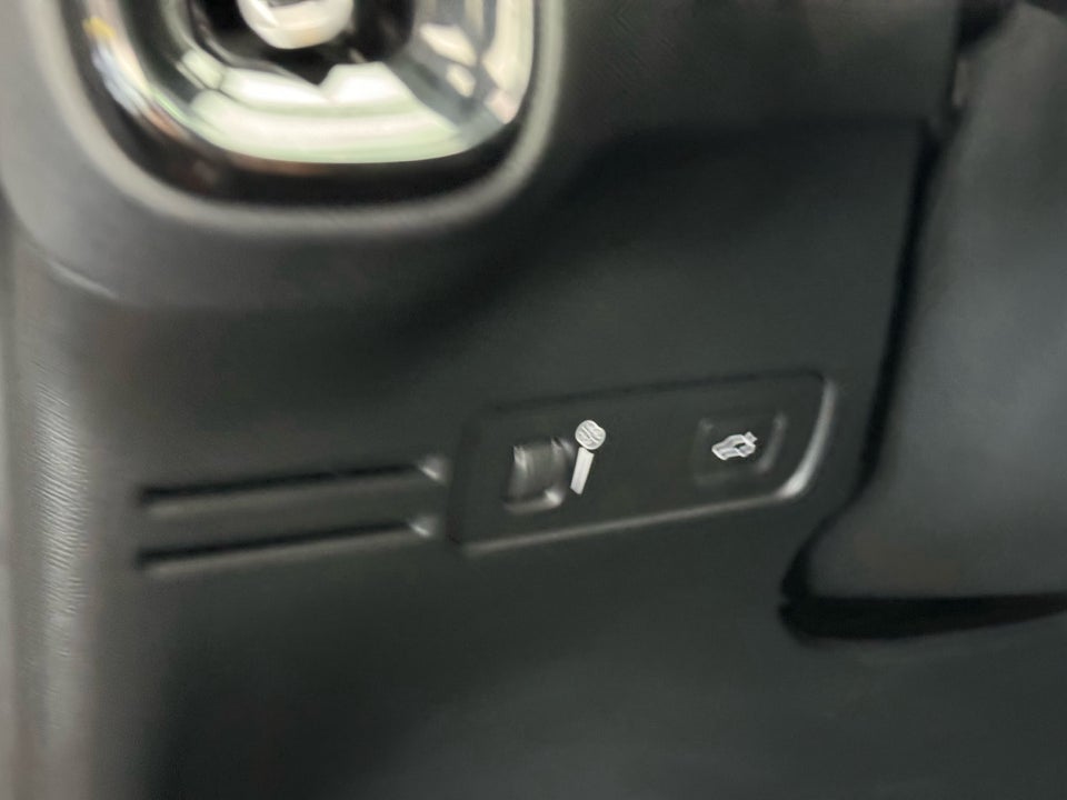 Volvo XC40 P8 ReCharge Twin R-Design 5d