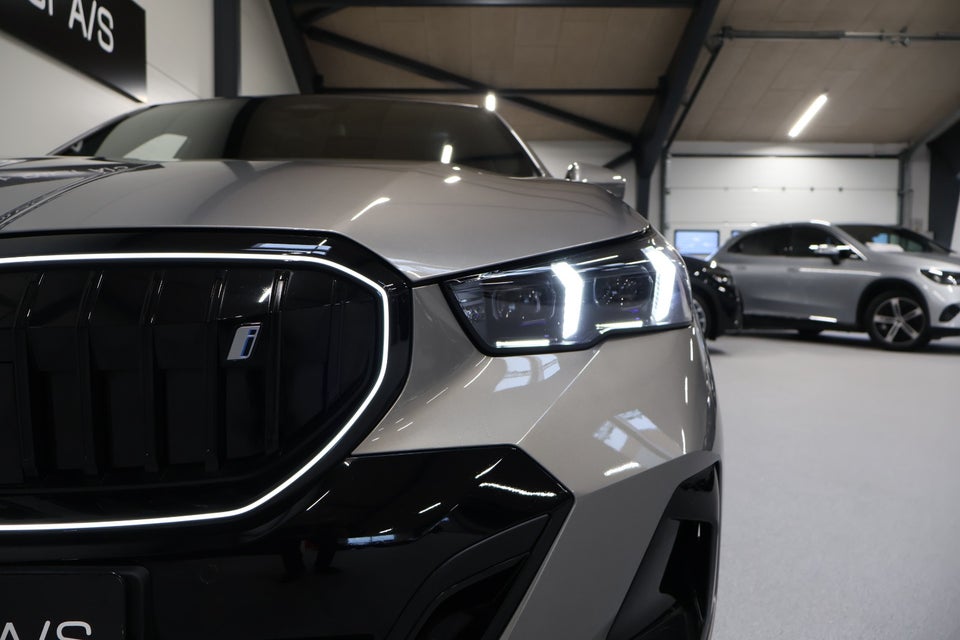 BMW i5 eDrive40 Fully Charged M-Sport Pro 4d