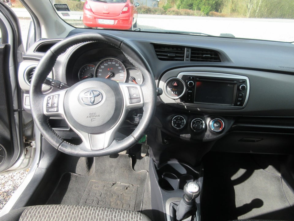 Toyota Yaris 1,0 VVT-i T2 Touch 5d