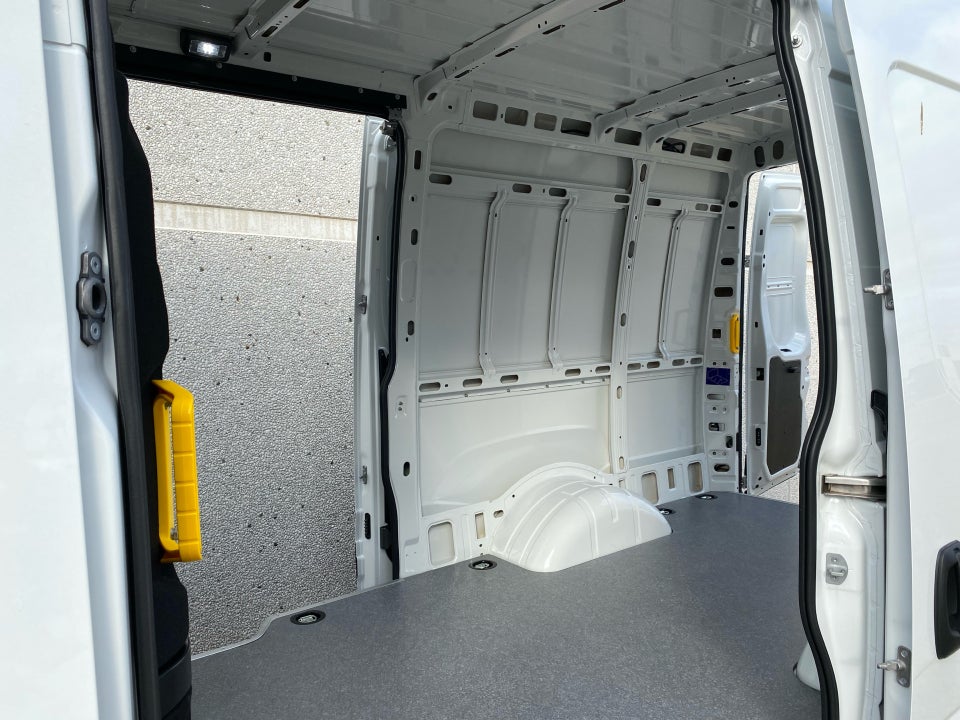 Iveco Daily 3,0 35C18 12m³ Van AG8