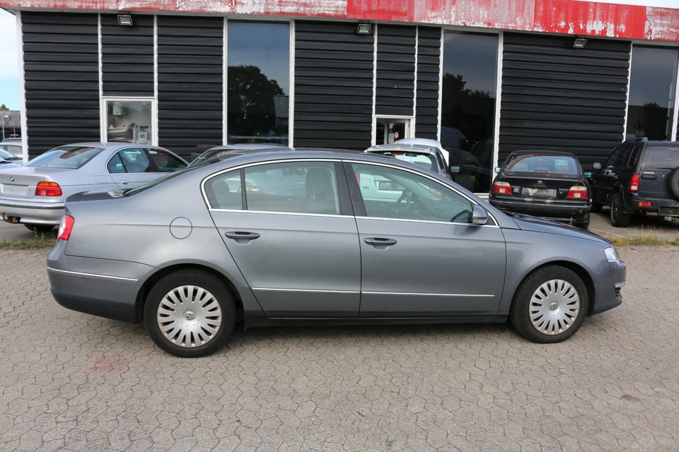 VW Passat 2,0 FSi Trendline 4d