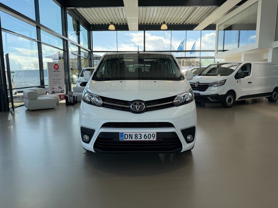 Toyota ProAce Verso 2,0 D 120 Medium Combi aut. 5d
