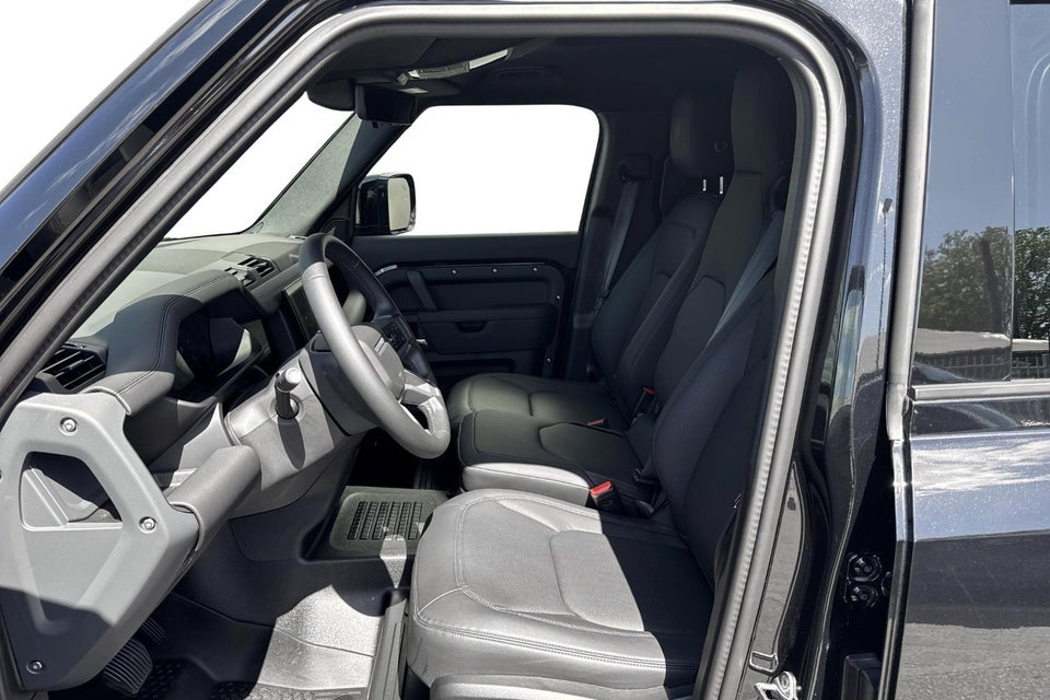 Land Rover Defender 110 3,0 D250 Hard Top X-Dynamic SE aut. Van 5d
