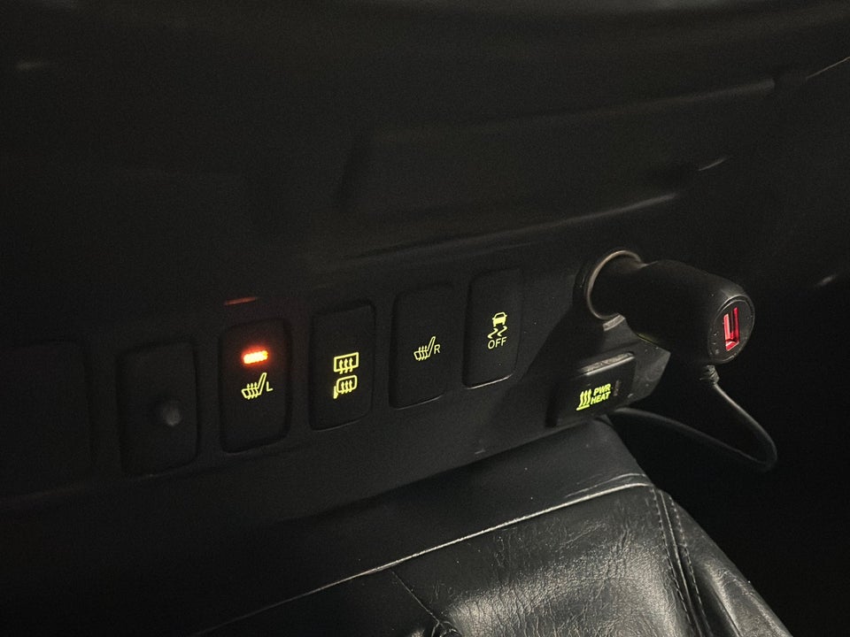 Toyota HiLux 2,5 D-4D 144 Db.Kab 4x4 T2 4d