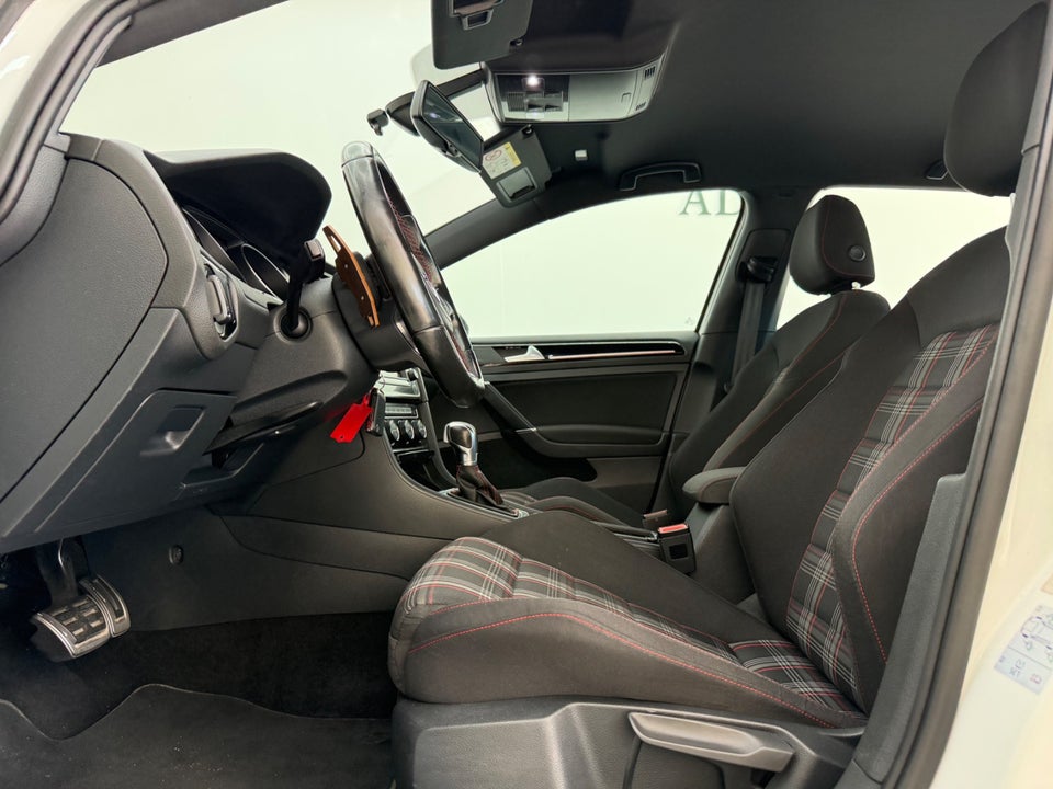 VW Golf VII 2,0 GTi Performance DSG BMT 5d