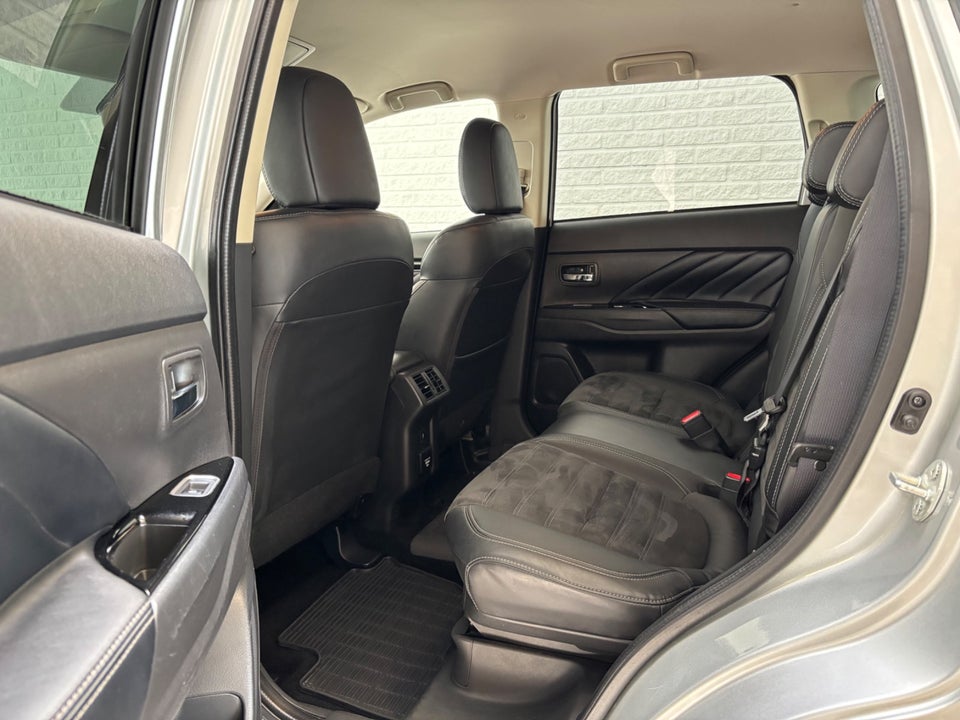 Mitsubishi Outlander 2,4 PHEV Intense CVT 4WD 5d