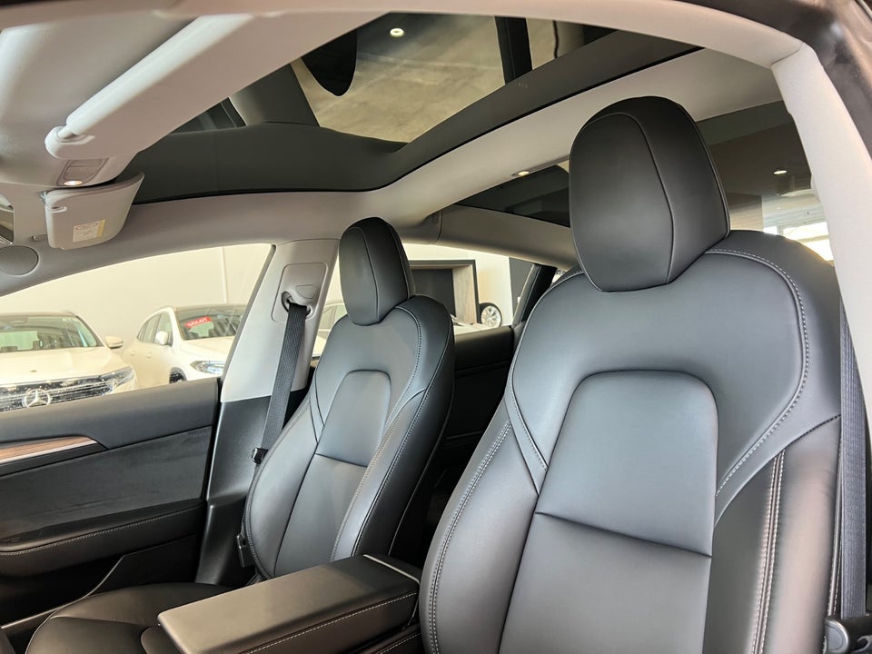 Tesla Model 3 RWD 4d