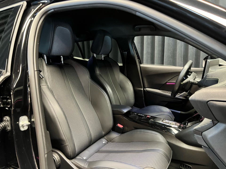 Peugeot e-2008 50 GT 5d