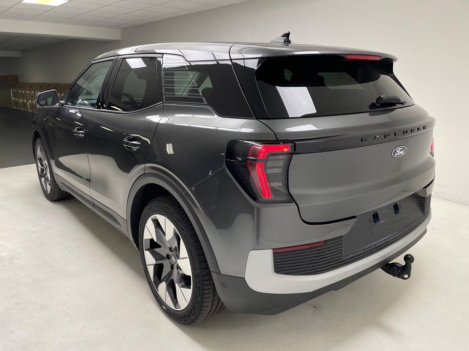 Ford Explorer 77 Premium Extended Range AWD 5d