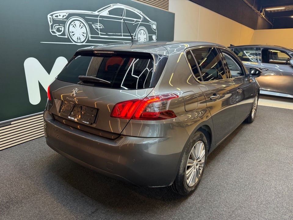 Peugeot 308 1,5 BlueHDi 130 Selection Sky 5d