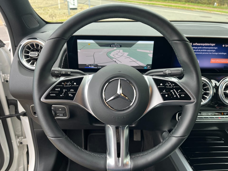 Mercedes EQB300 Progressive Advance 4Matic 5d