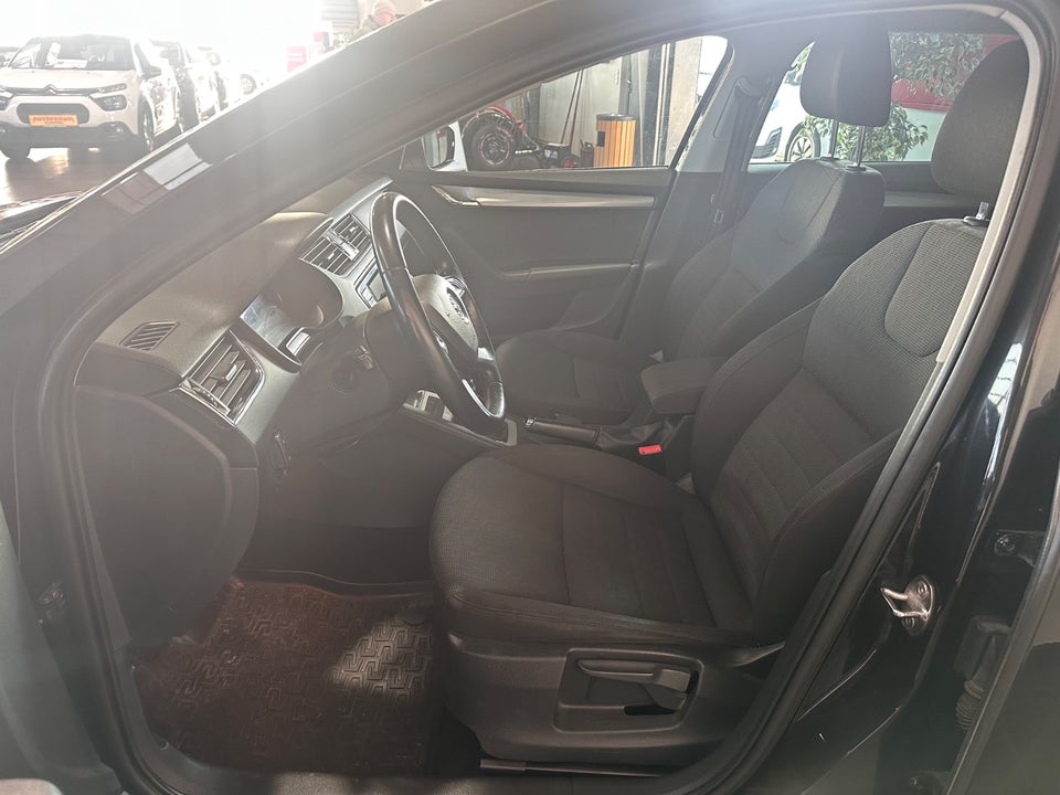 Skoda Octavia 2,0 TDi 150 Elegance Combi 5d