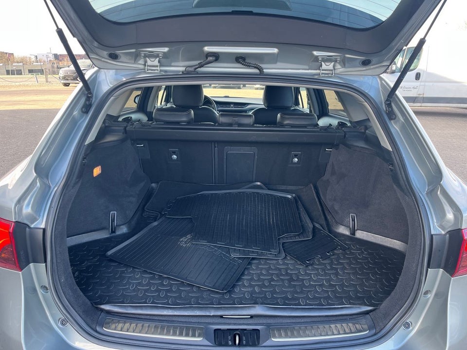 Toyota Avensis 1,8 VVT-i T2 Premium Touring Sports MDS 5d