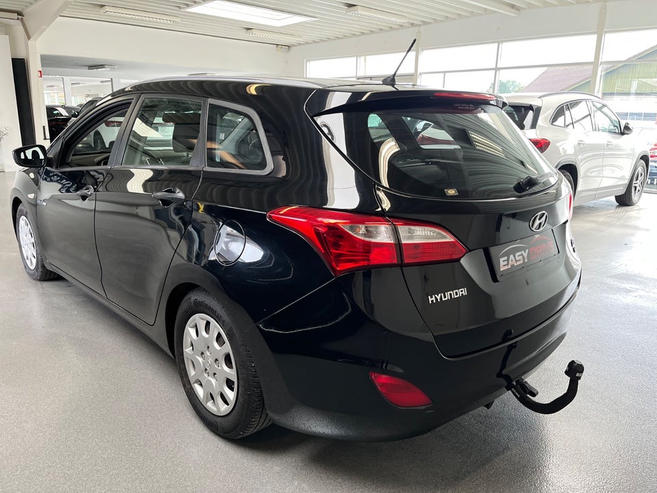 Hyundai i30 1,6 CRDi 110 Comfort CW Eco 5d