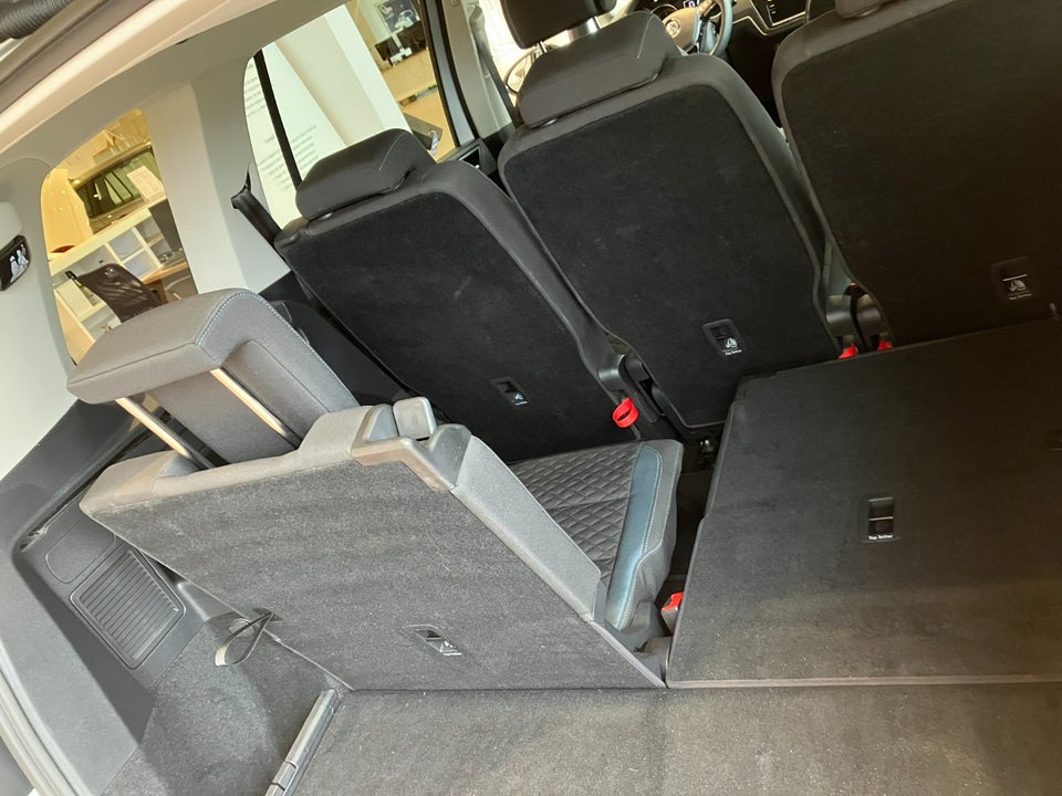 VW Touran 1,6 TDi 115 IQ.Drive DSG 7prs 5d