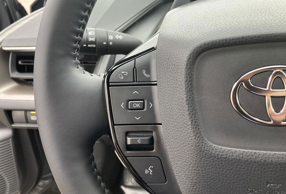 Toyota Prius 2,0 Plug-in Hybrid Elegant 5d