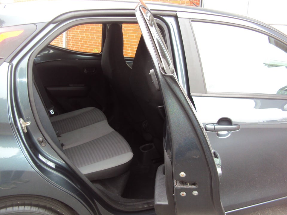 Toyota Aygo 1,0 VVT-i x-plore 5d