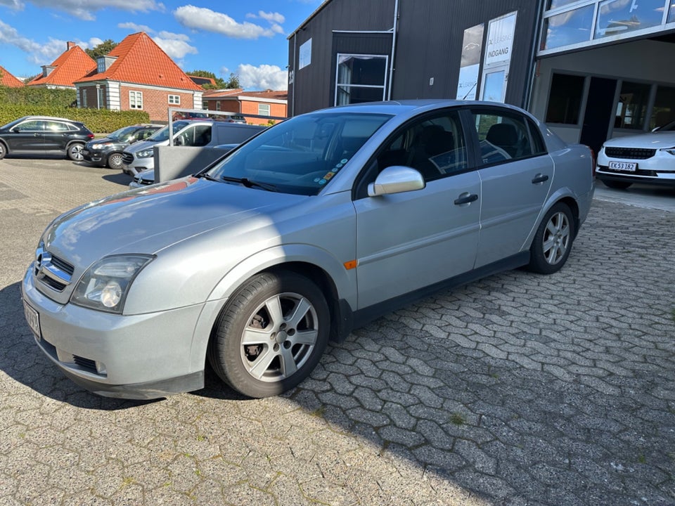 Opel Vectra 1,8 16V Comfort 5d