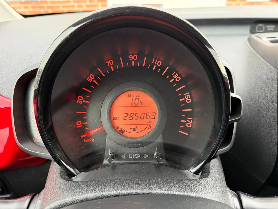 Toyota Aygo 1,0 VVT-i x-wave Sky 5d