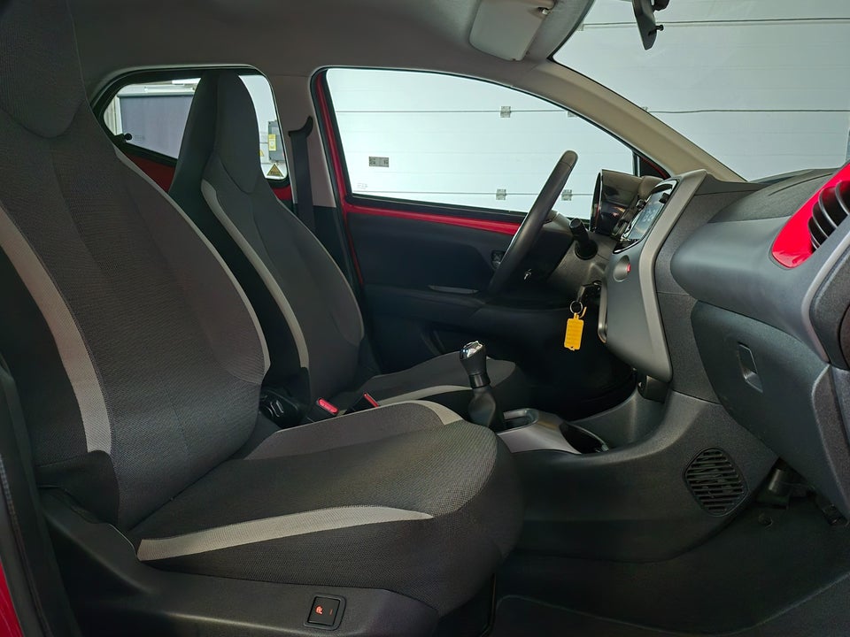 Toyota Aygo 1,0 VVT-i x-press 5d