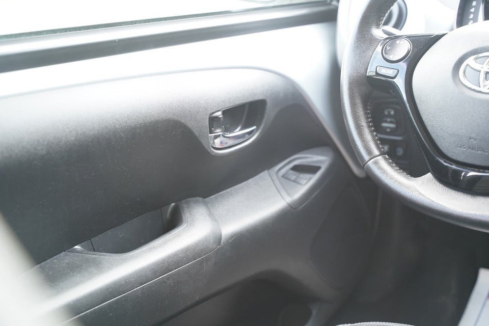 Toyota Aygo 1,0 VVT-i x-pose 5d