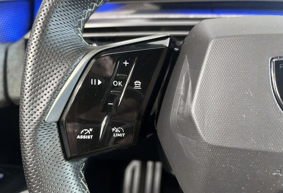 Peugeot e-3008 77 GT Pack 5d