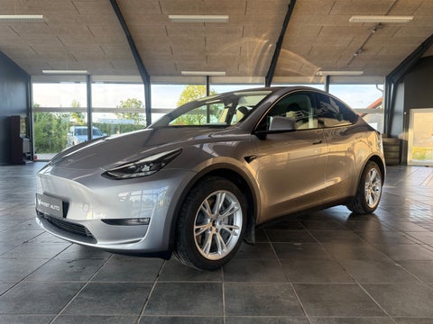 Tesla Model Y 2023 — miniature 2