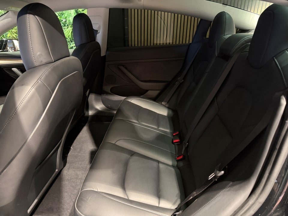 Tesla Model 3 RWD 4d