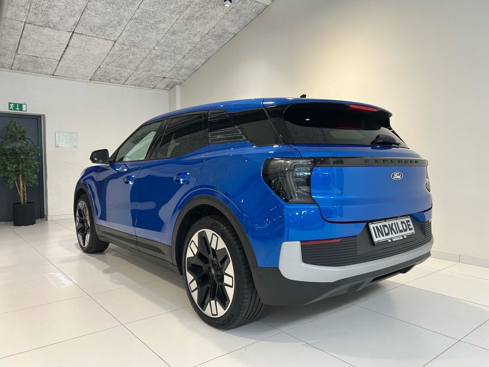 Ford Explorer 77 Premium Extended Range 5d