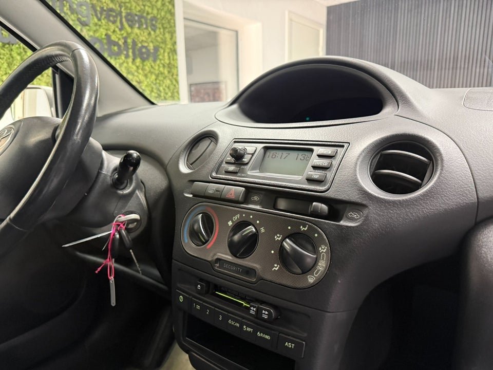 Toyota Yaris 1,3 Luna 3d