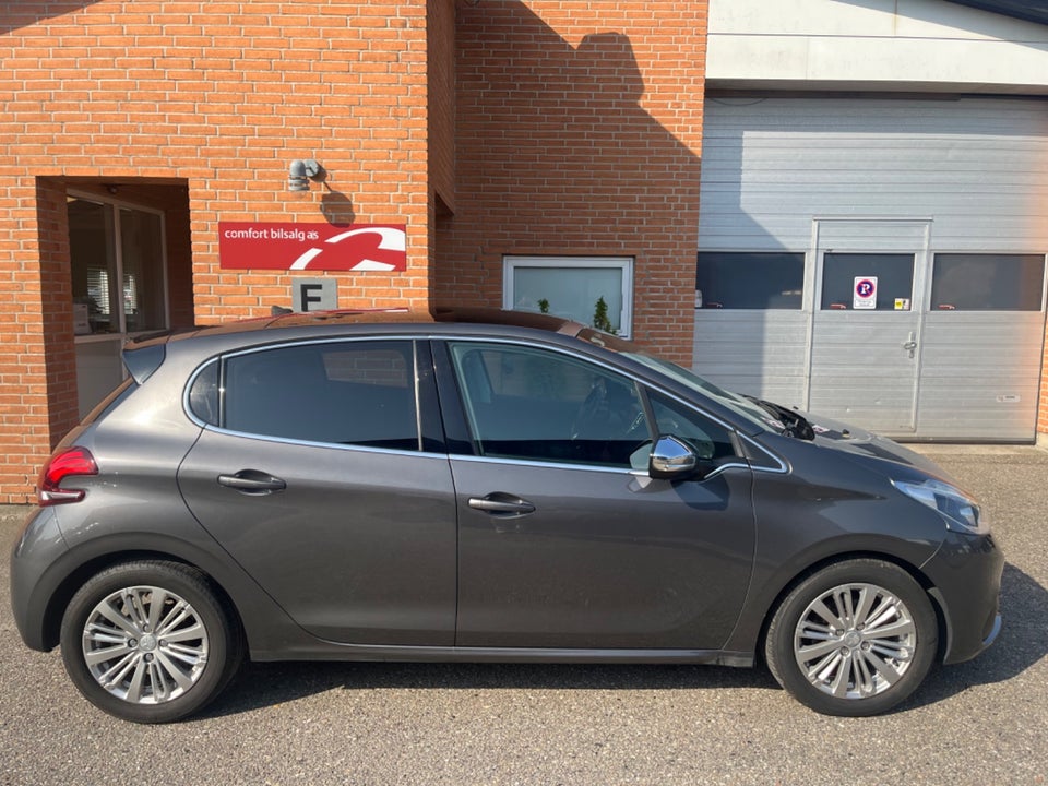 Peugeot 208 1,6 BlueHDi 100 Allure Sky 5d