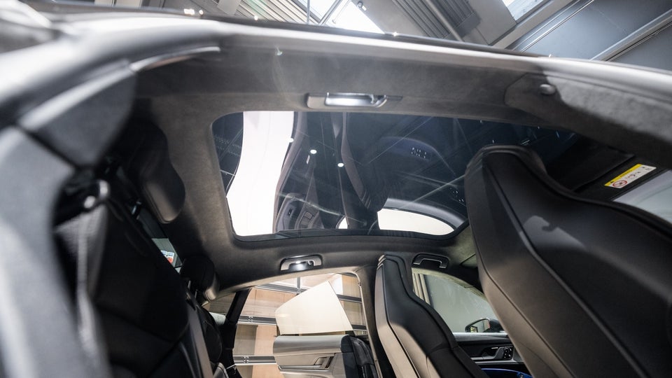 Porsche Taycan Turbo Performance+ 4d