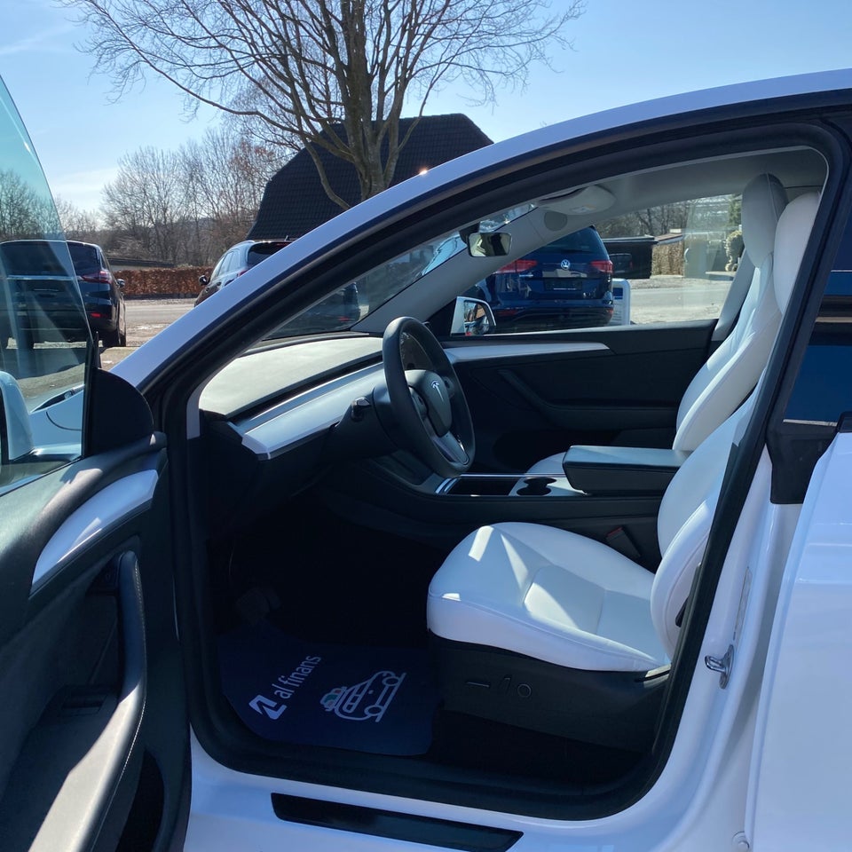 Tesla Model Y Long Range AWD 5d