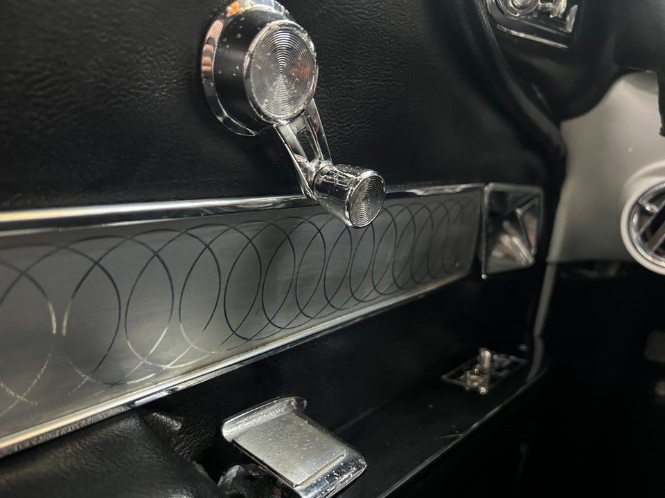 Cadillac Coupé DeVille 6,4 aut. 2d