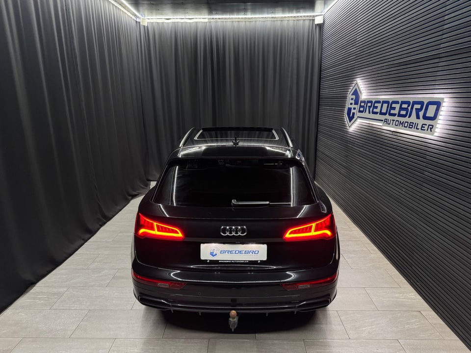Audi Q5 40 TDi S-line quattro S-tr. 5d