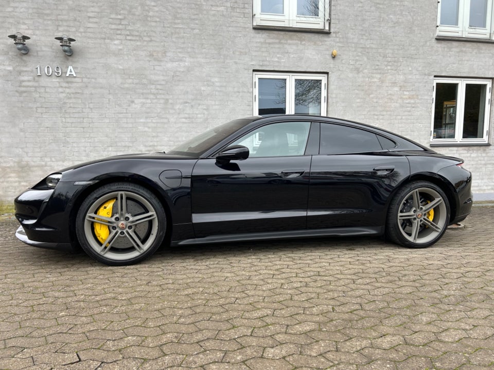 Porsche Taycan Turbo S 4d