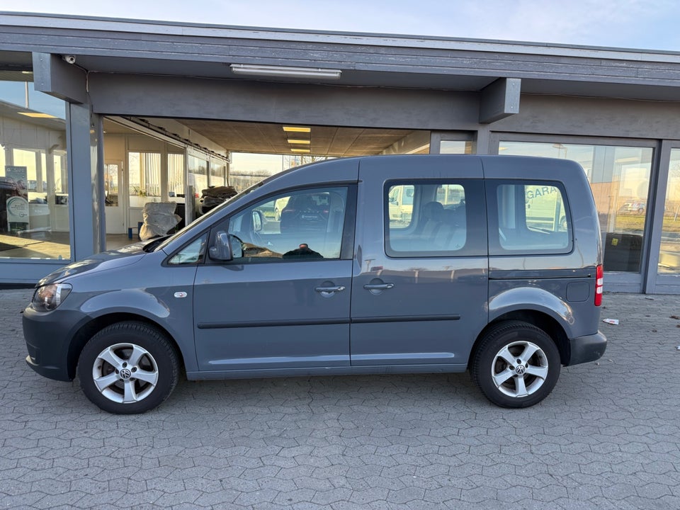VW Caddy 1,6 TDi 102 Trendline DSG 4d