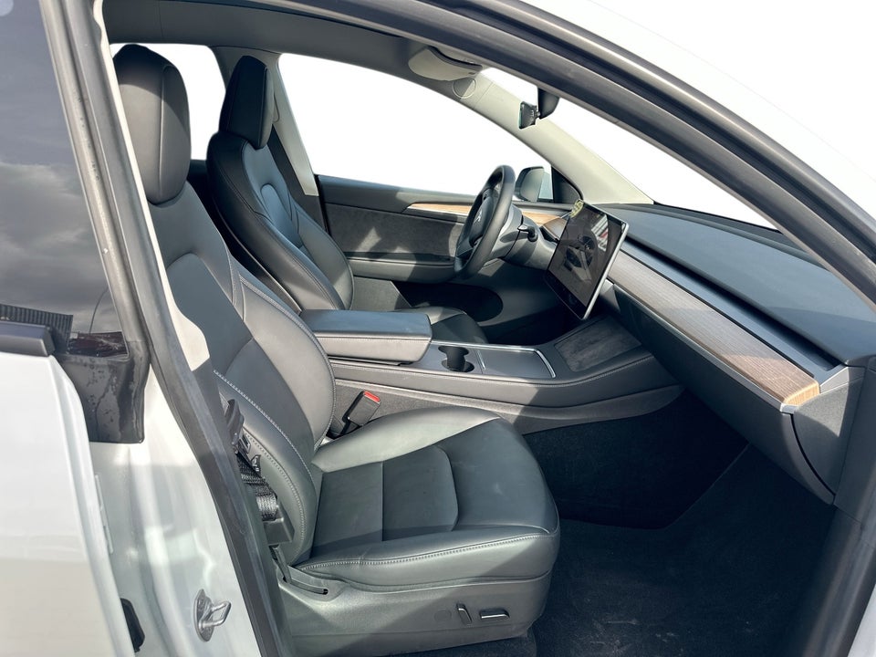 Tesla Model Y Long Range AWD 5d