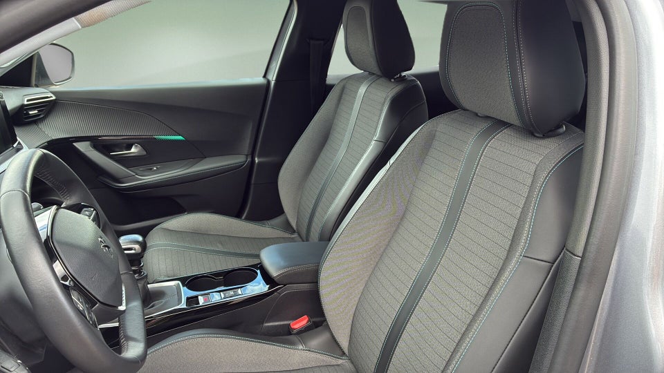 Peugeot 2008 1,2 PureTech 130 Allure Pack 5d