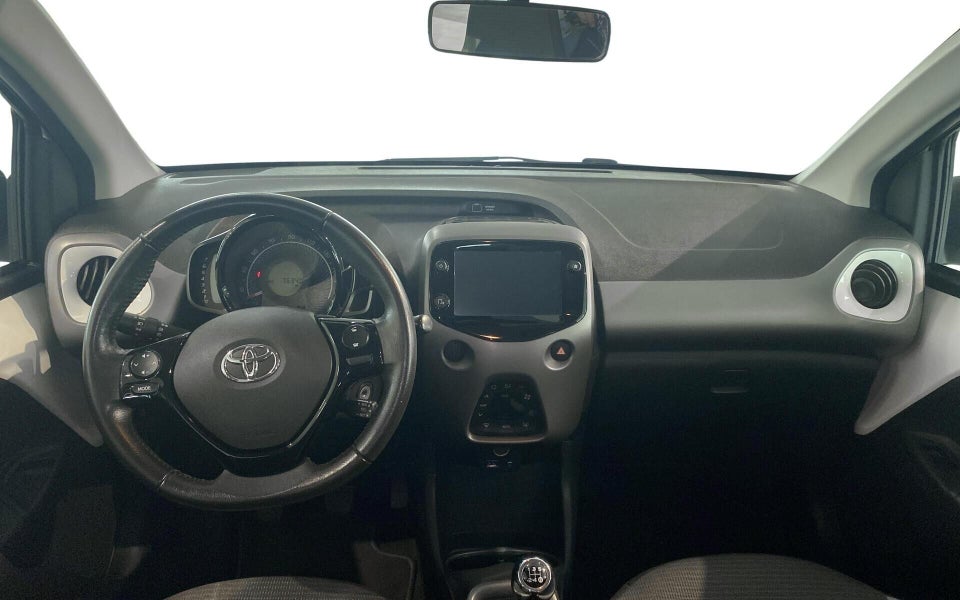 Toyota Aygo 1,0 VVT-i x-press 5d
