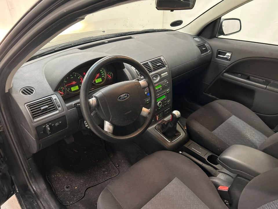 Ford Mondeo 1,8 Ambiente 110 5d