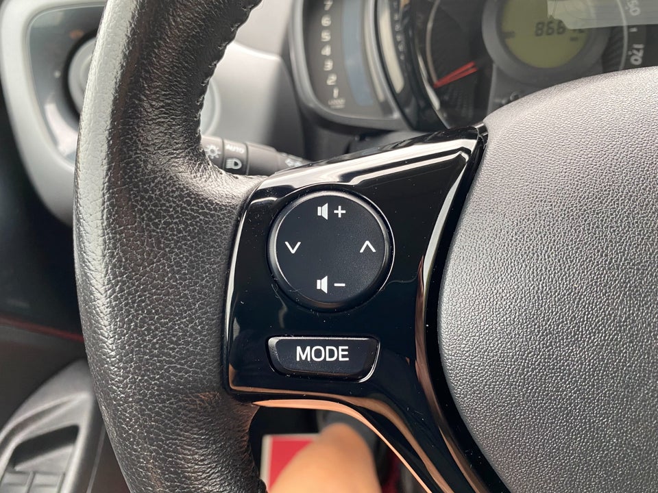 Toyota Aygo 1,0 VVT-i x-press 5d