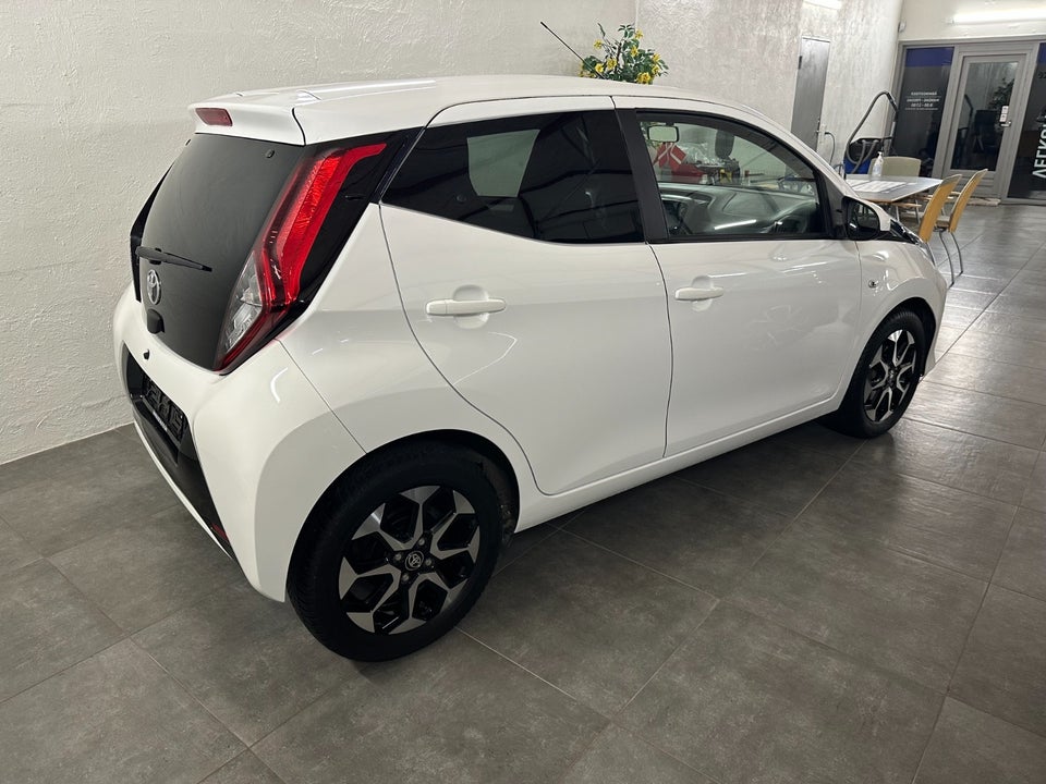 Toyota Aygo 1,0 VVT-i x-press 5d