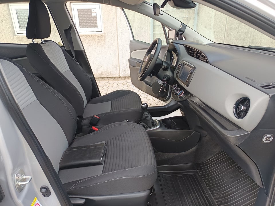 Toyota Yaris 1,0 VVT-i T2 5d