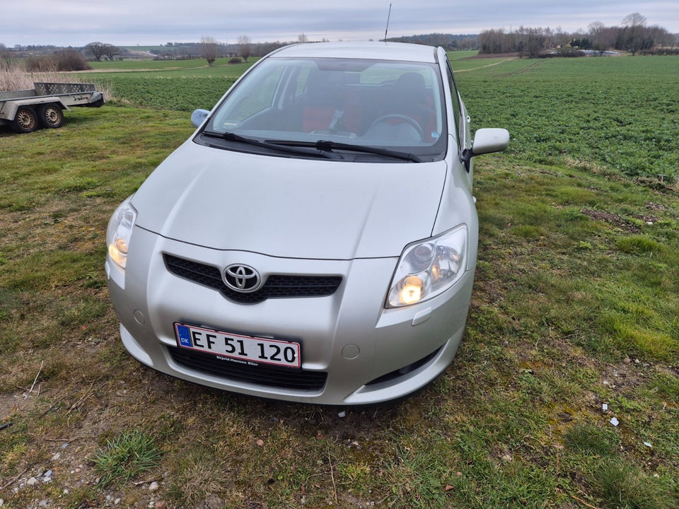 Toyota Auris 2,0 D-4D Luna 5d