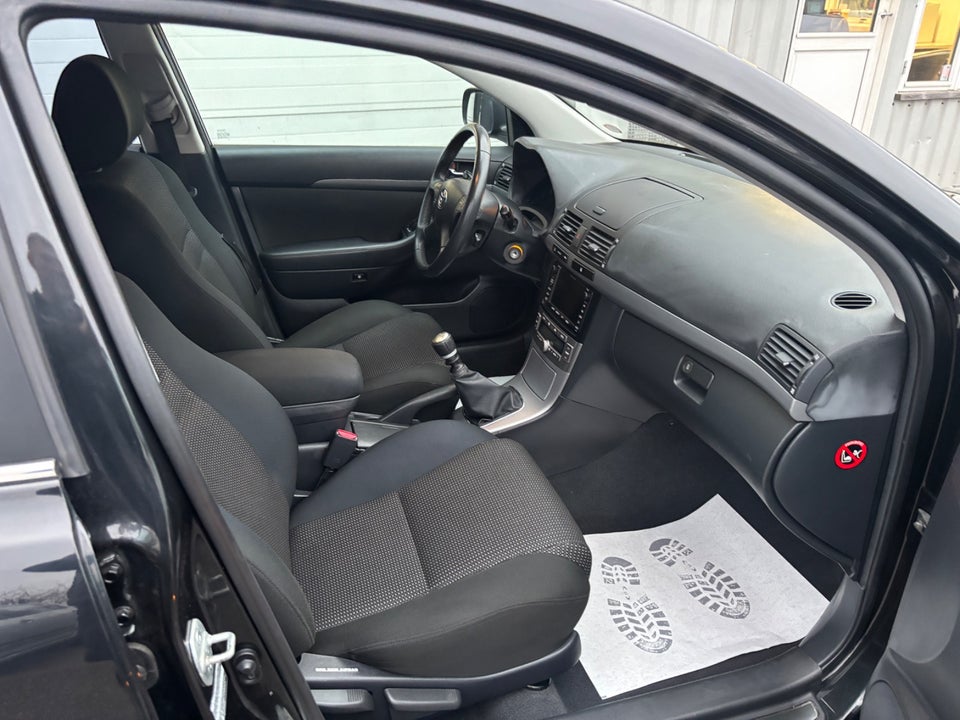 Toyota Avensis 2,0 D-4D Sol stc. 5d